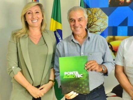Adriana Mezher e Caio Moraes, com Azambuja: expertise em economia sustentável (Foto: Instagram)