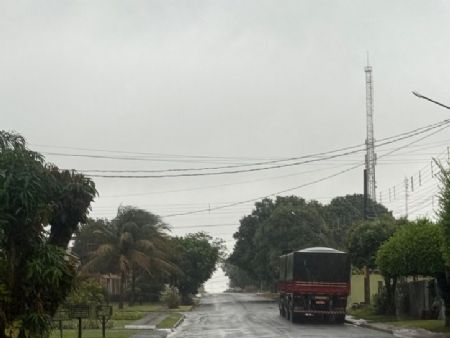 Chuva chega mais cedo e marca o domingo em Maracaju Bairro Alto Maracaju