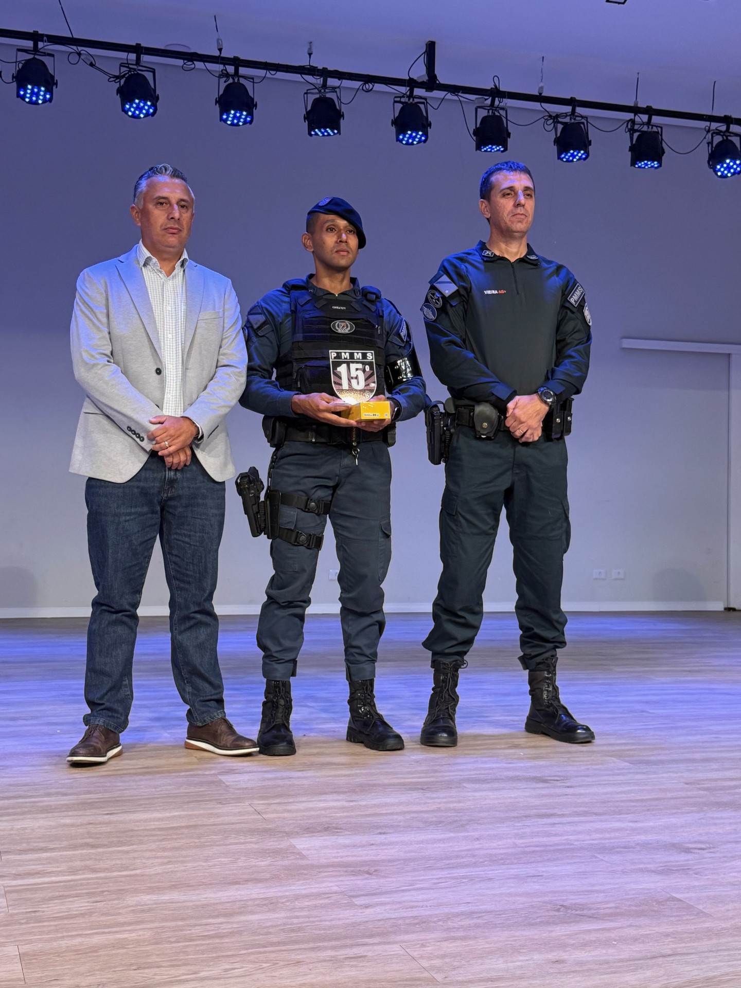 Presidente da câmara Rener Barbosa, Cel Nelson Tolotti e o homenageado (Foto Hosana de Lourdes)