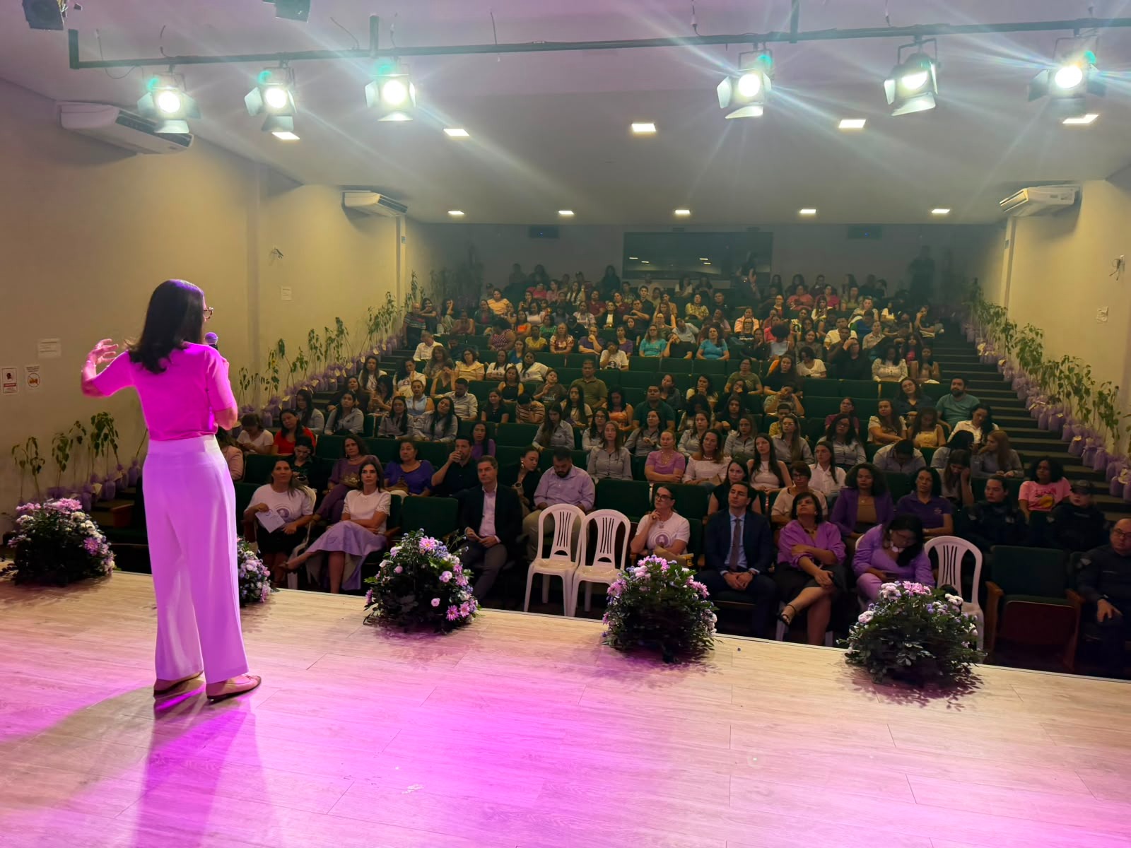 Palestra enfoca violência contra mulher (Assessoria)