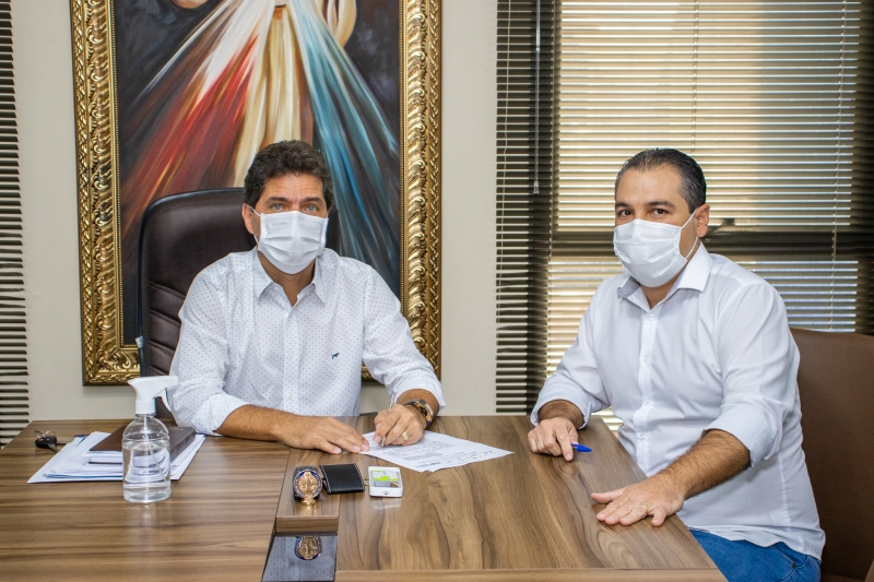 prefeito Marcos Calderan (PSDB) e o secretario municipal de saúde Thiago Caminha 