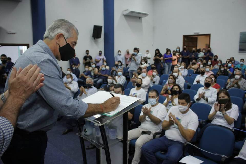 Na câmara municipal  governador Reinaldo Azambuja - Foto Chico Ribeiro