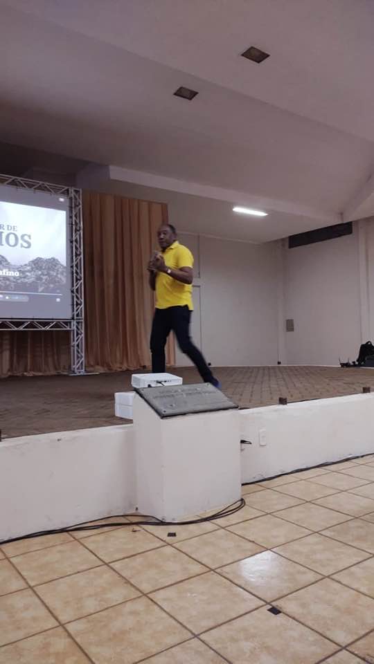 Geraldo Rufino durante palestra em Maracaju - Tudodoms