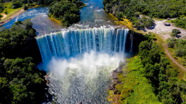 Imensa cascata fica localizada dentro de reserva indígena e em meio à vegetação da floresta mato-grossense. Cachoeira Salto Belo é dos atrativos naturais em Campo Novo do Parecis.