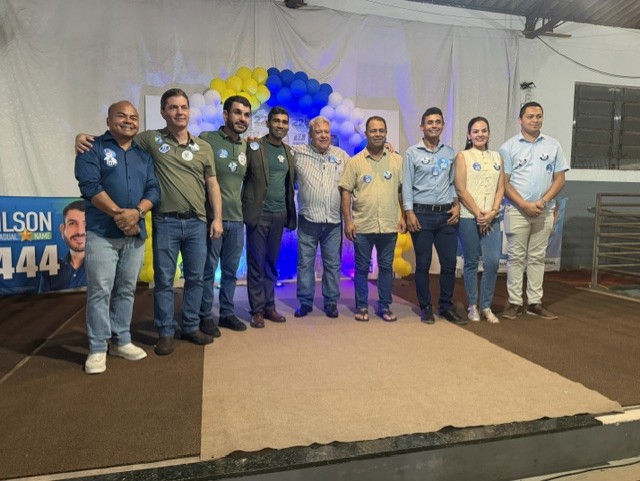 Autoridades na reuni&atilde;o do vereador Nego do Povo (Foto Hosana de Lourdes)