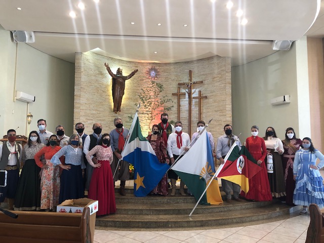 Centro de Tradições Gaúcha de Maracaju na Missa Crioula na Paróquia Nossa Senhora Aparecida  Maracaju - Foto Hosana de Lourdes