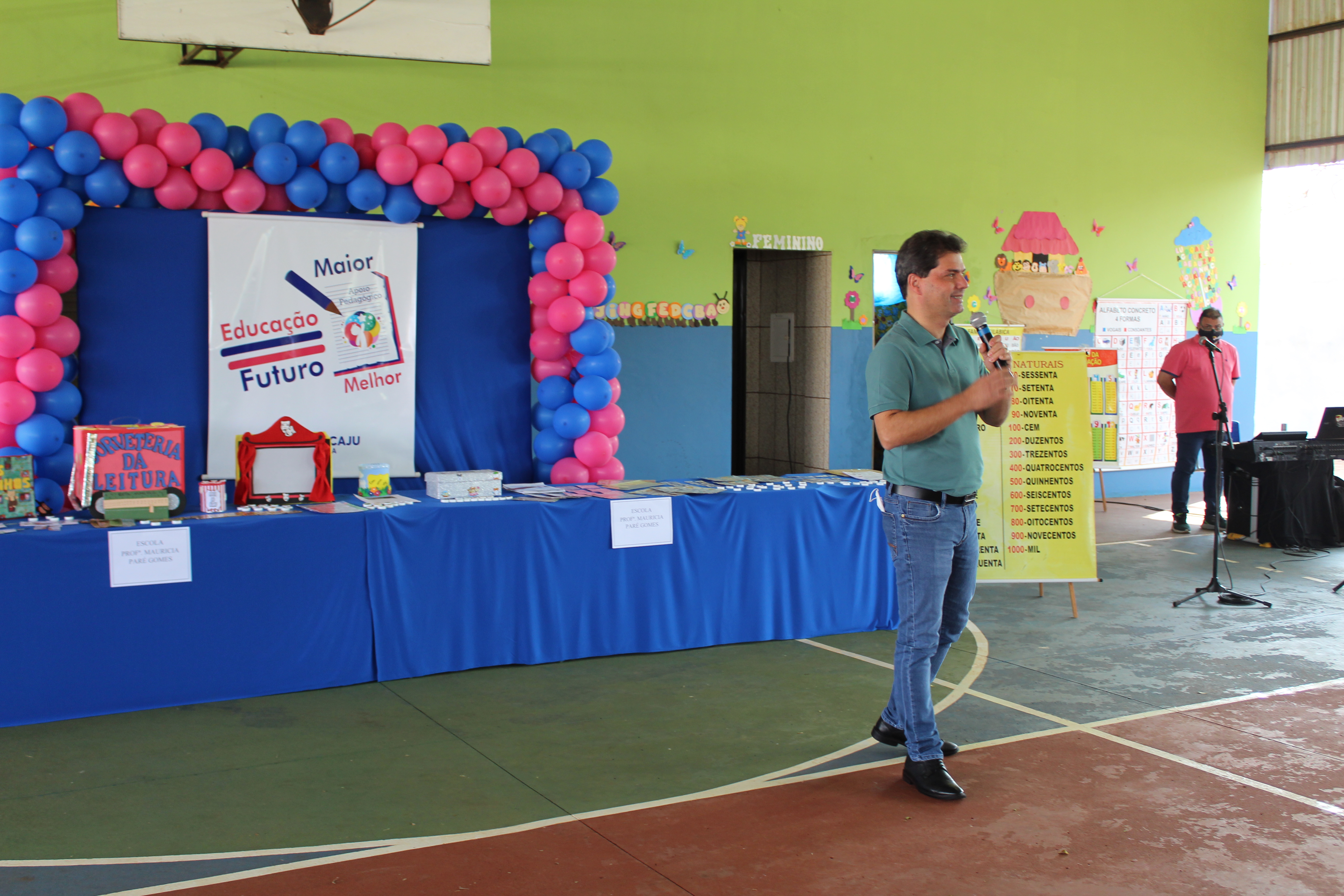 Prefeito Marcos Calderan durante o lançamento do projeto pedagógico em Maracaju