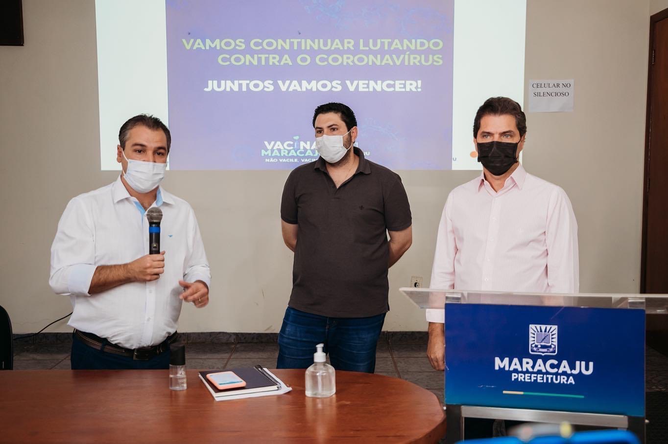 Secretario de saúde Thiago Caminha, médico Marcel Barbosa e o prefeito Marcos Calderan (PSDB) Foto Assessoria