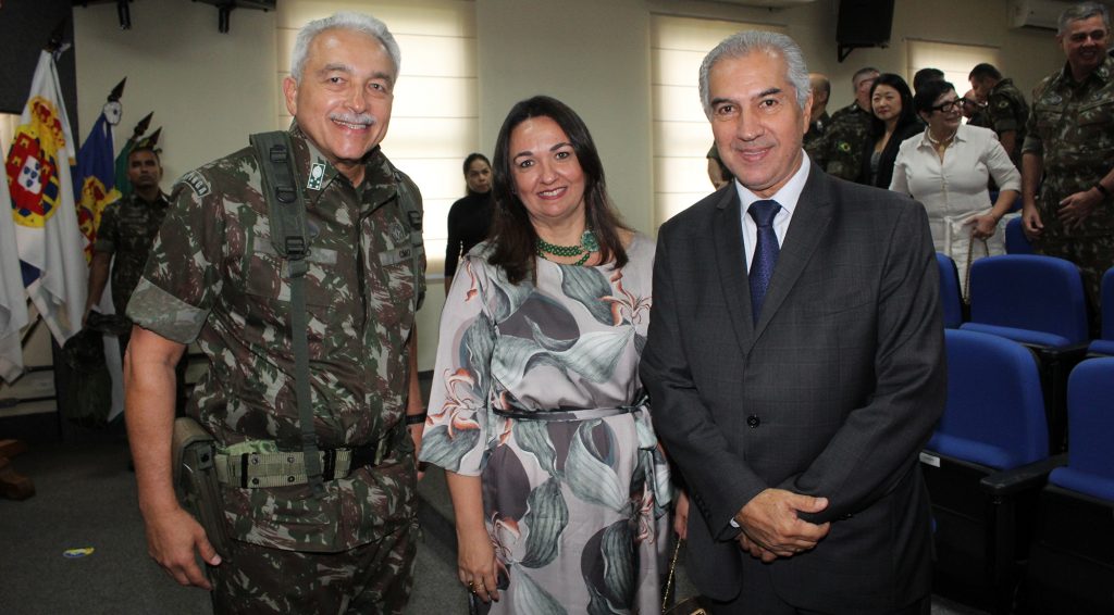 General Davi com a esposa Andrea e o governador Reinaldo Azambuja