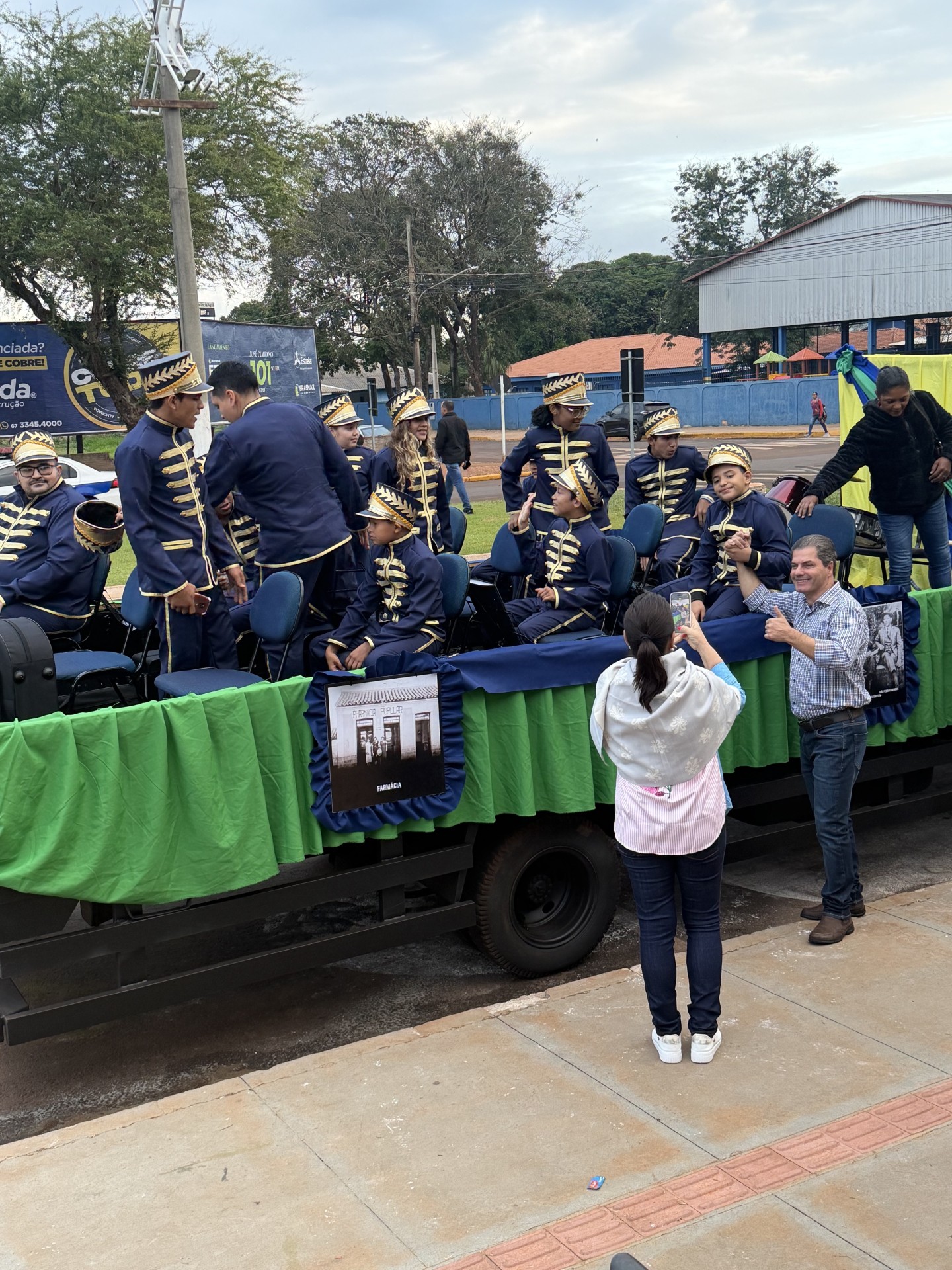 Prefeito Marcos Calderan com a Banda Dona F&eacute; Fernandes (Foto Hosana de Lourdes)
