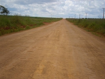 A MS-166 é uma rodovia estadual sem pavimentação que interliga a BR-060/MS até a cidade de Antônio João. Foto Tudodoms