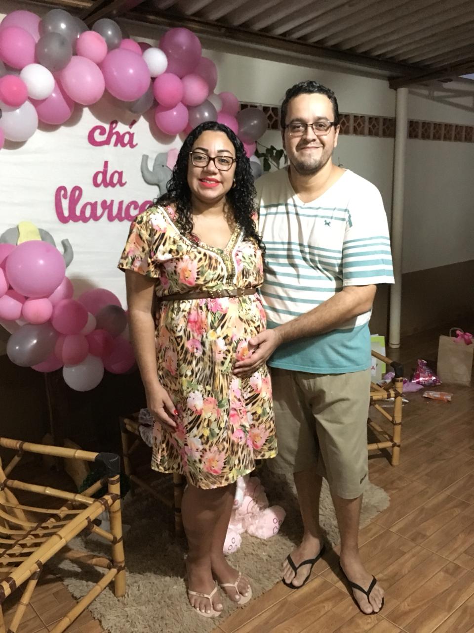 Casal de professores Joice e Alex de Maracaju chá de bebê on line.