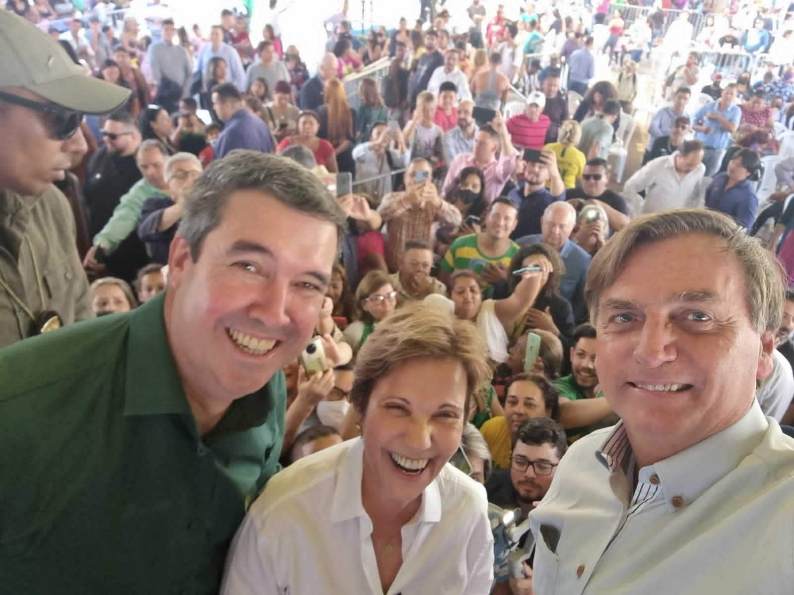 Bolsonaro na Capital com pre cndidato Eduardo Riedel e deputada federal Teresa Cristina 