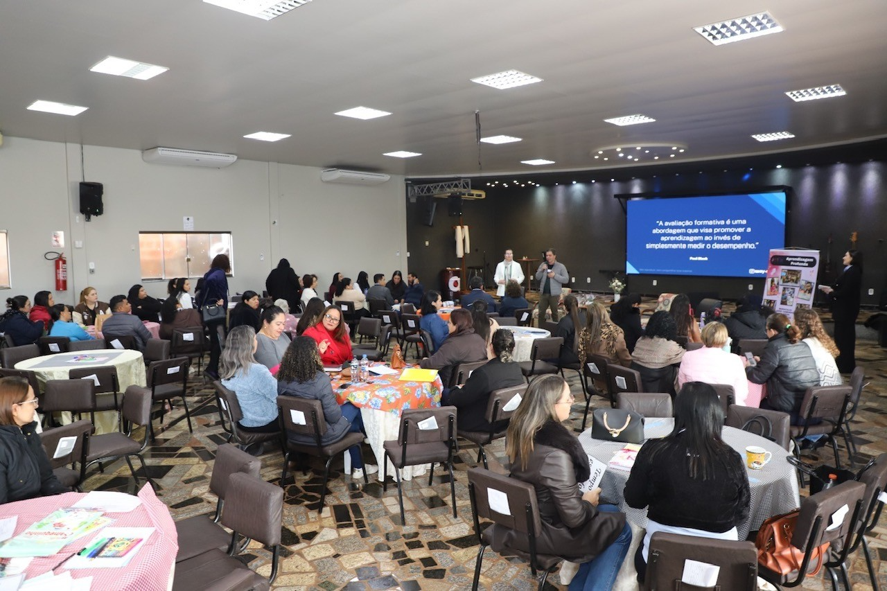Educação recebendo capacitação em Maracaju (Foto assessoria)