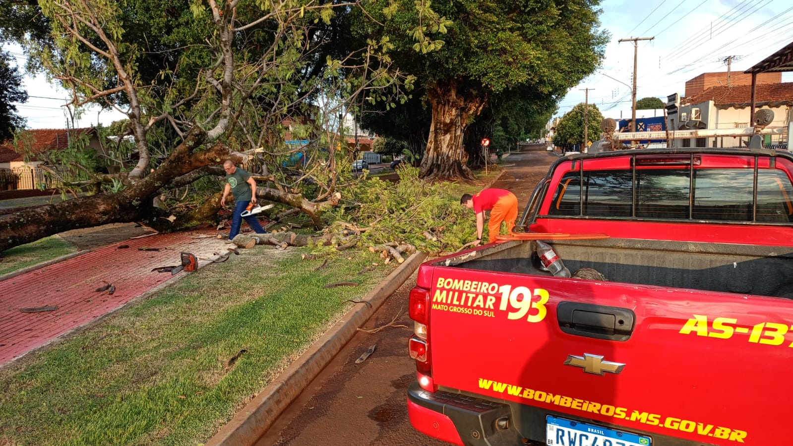 Corpo de Bombeiros atendendo as primeiras ocorr&ecirc;ncias