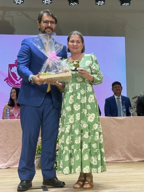 Evinha do Evas Buffet  recebeu homenagem de Diogo Frizzo (Hosana de Lourdes)