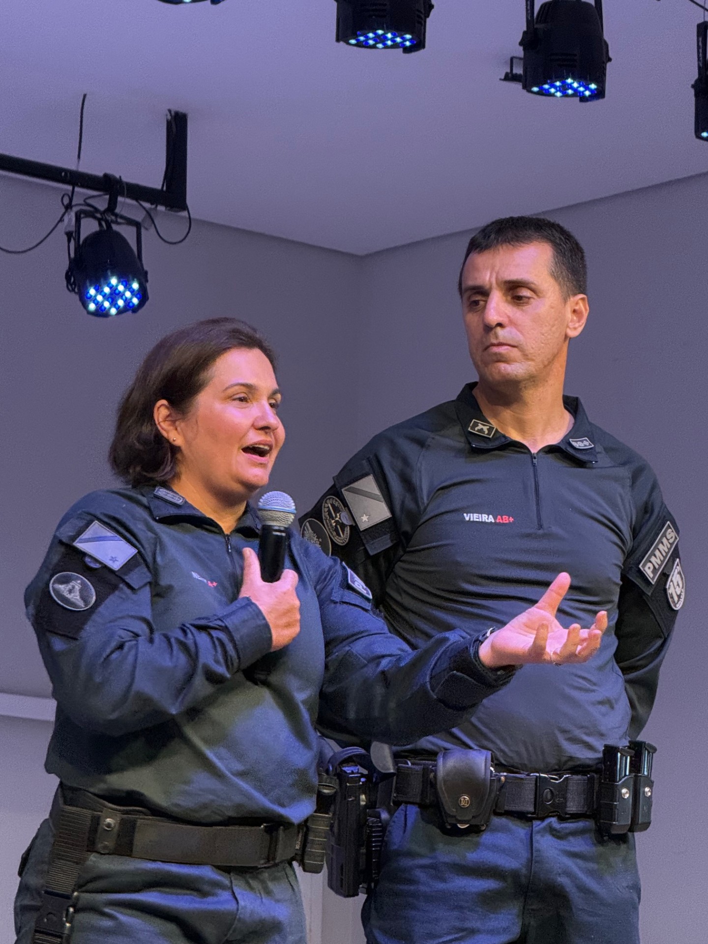 Subcomandante Neidy dutante o evento ao lado do comandante Nelson Tolotti   do Batalh&atilde;o de Maracaju (foto Hosana de Lourdes)