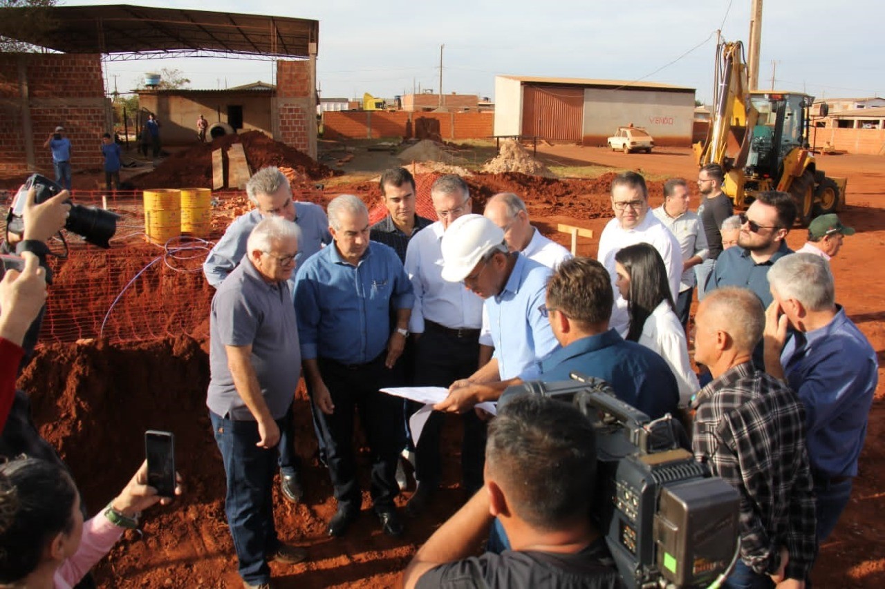 Obras no Assentamento Itamarati, o Distrito Nova Itamarati  visitadas pelo governador Reinaldo Azambuja  