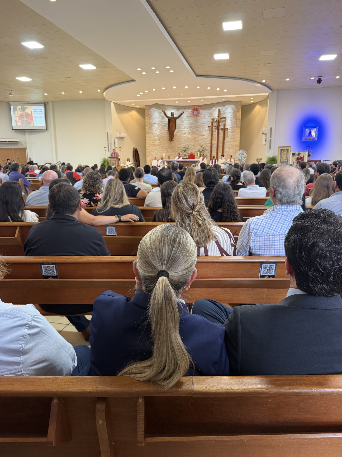 Padre J&uacute;nior durante a homilia nesta quarta-feira, dia 16, despedida de Arthur 