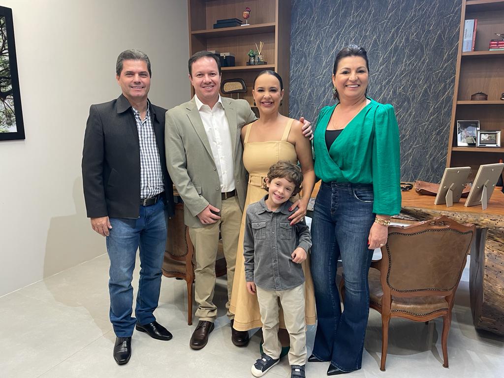 Prefeito Marcos Calderan, Dr Ulisses, Thais Seron primeira dama Meire e o filho do casal