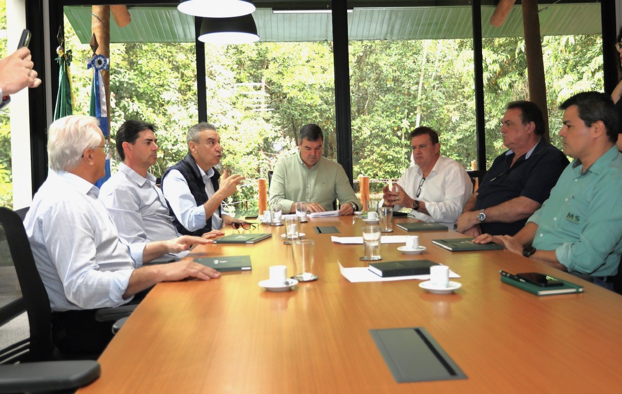 Produtores com o governador Eduardo Riedel em Campo Grande (assessoria)