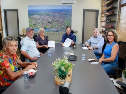 Secretario Agadir com o prefeito Marcos Calderan durante ações da secretaria