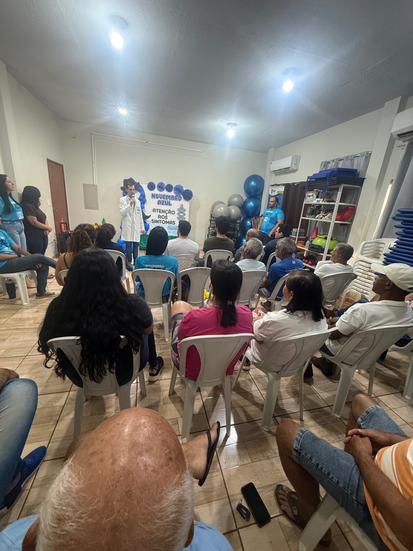 O urologista Milton Garcia Leal Jr durante a palestra (Hosana de Lourdes)