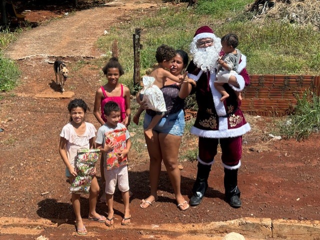 Papai noel  em um bairro de Maracaju (Hosana de Lourdes)