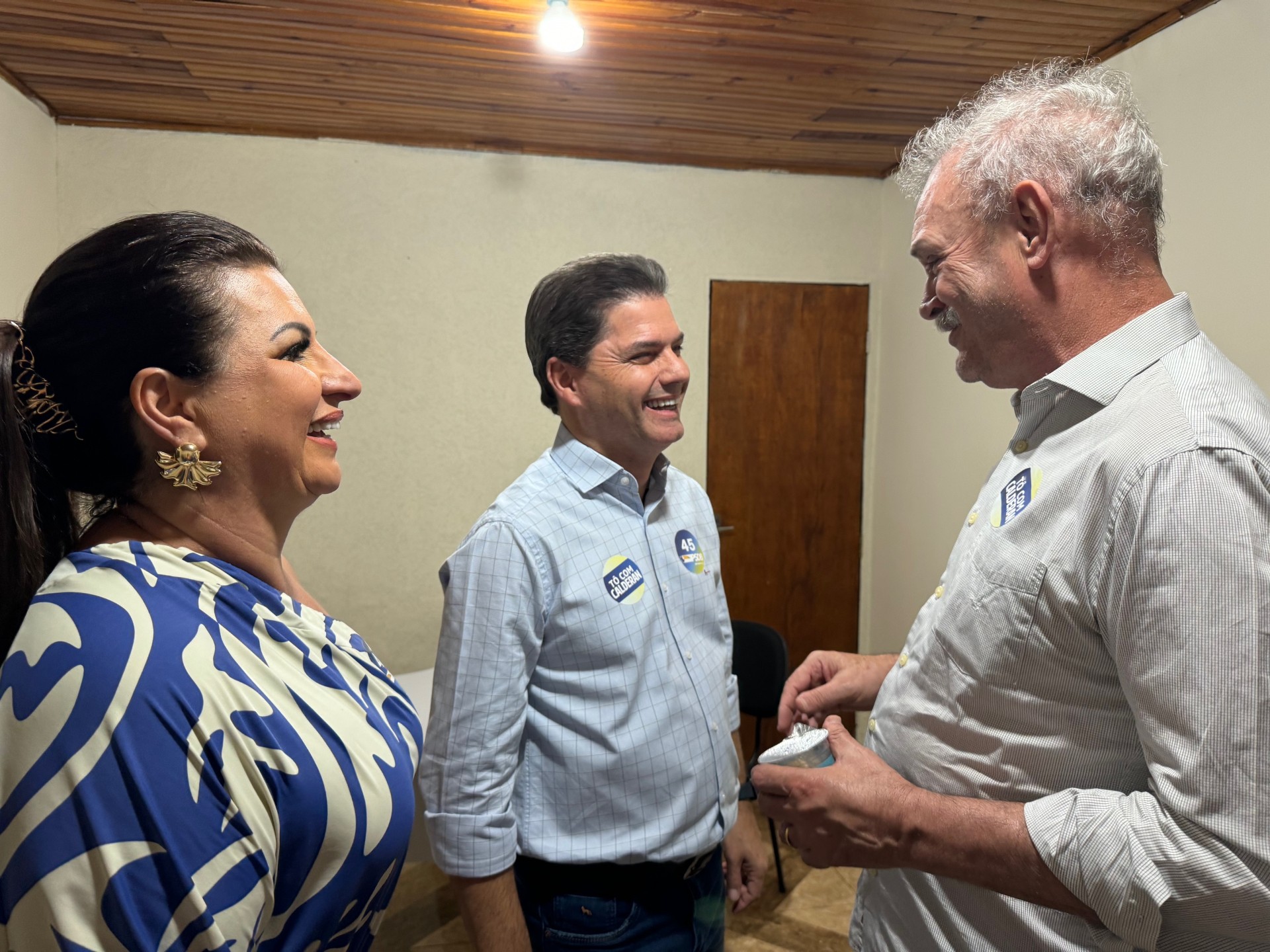 Deputado federal Geraldo Resende (PSDB), primeira dama Meire e Marcos Calderan recebem apoio do parlamentar. (Foto Hosana de Lourdes)