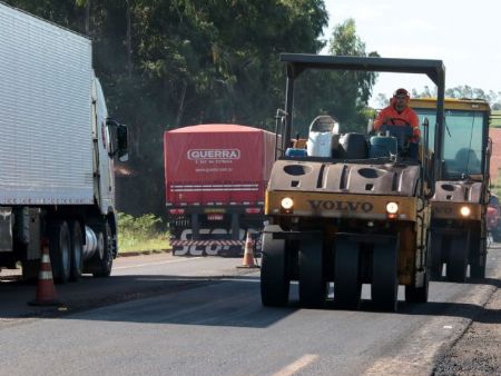 Foto: Rachid Waqued     Equipes da Motiva Pantanal atuam em frentes de obras na BR-163/MS