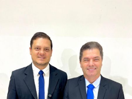 Prefeito Marcos Calderan ao lado lider Patric Ribas