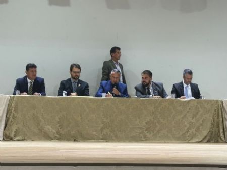 Presidente do Legislativo vereador Rener Barbosa na sessão ordinária de hoje