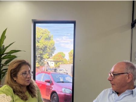 Hélio Peluffo durante entrevista a jornalista Hosana de Lourdes