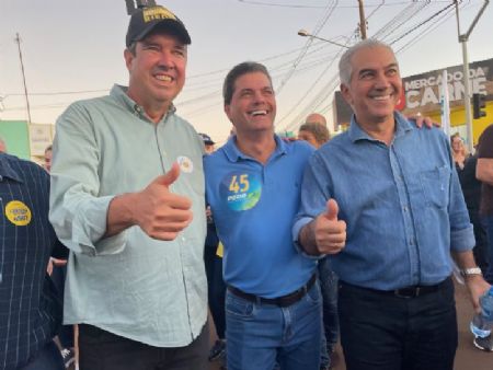 Governador Eduardo Riedel, candidato a reeleição Marcos Calderan e presidente do diretório estadual Reinaldo Azambuja