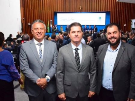 Prefeito Marcos Calderan, o presidente do Legislativo Rener Barbosa e o primeiro secretário Robert Ziemann participaram da abertura dos trabalhos da Assembleia Legislativa