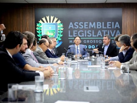 Governador Eduardo Riedel na Assembleia Legislativa