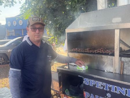 O sabor que começa cedo: Dirceu, o “Paulista”, e seus espetinhos de carne conquistam Maracaju com trabalho e dedicação