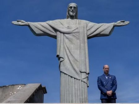 Visita do Príncipe William ao Rio de Janeiro. Na foto, Príncipe William no Cristo Redentor — Foto: Eduardo Anizelli / pool