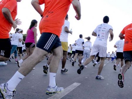 Legenda: A corrida foi o esporte mais praticado no Brasil em 2024, segundo o relatório global do Strava. Especialistas alertam: performance e saúde exigem treino orientado e alimentação adequada.