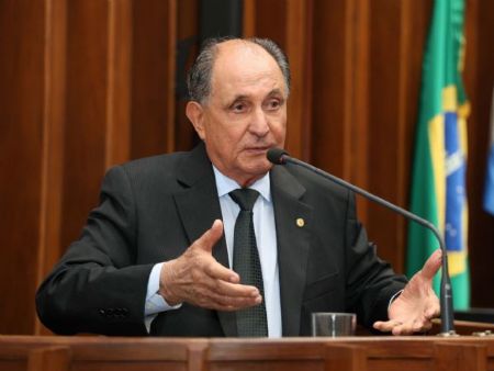 Zé Teixeira cobra atendimento pediátrico especializado em Dourados