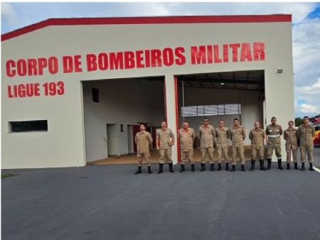 Militares na unidade de Corpo de Bombeiros de Chapadão do Céu GO