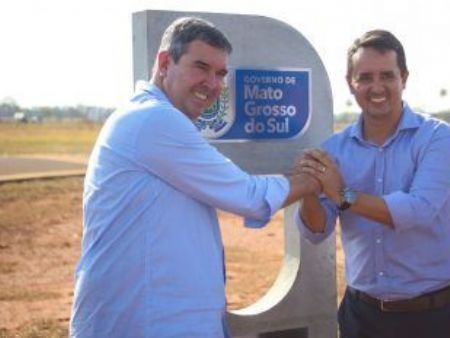 Obras em Cassilândia levaram asfalto de qualidade para a cidade e aeródromo reformado e pleno para funcionamento (Fotos: Álvaro Rezende/Secom/Arquivo)