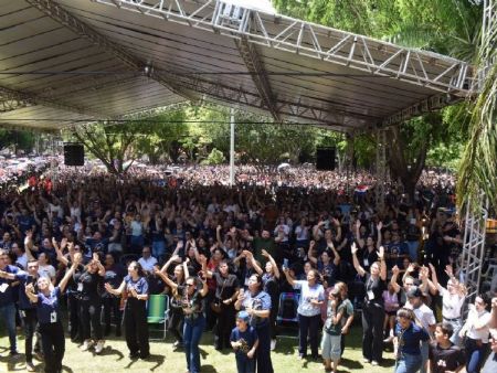 Devotos brasileiros e paraguaios lotam santuário em Dourados