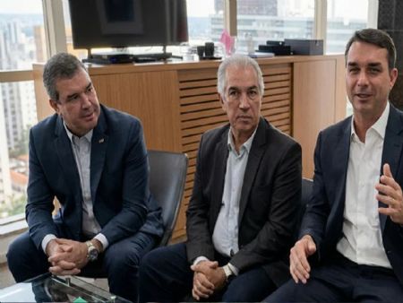 Flávio, Riedel e Azambuja: ação produtiva pela unidade das forças de direita.