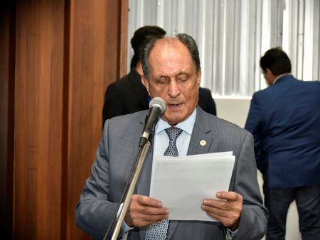 Zé Teixeira solicita recursos para melhoria em escola de Dourados