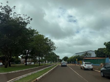 O dia em Maracaju amanheceu nublado