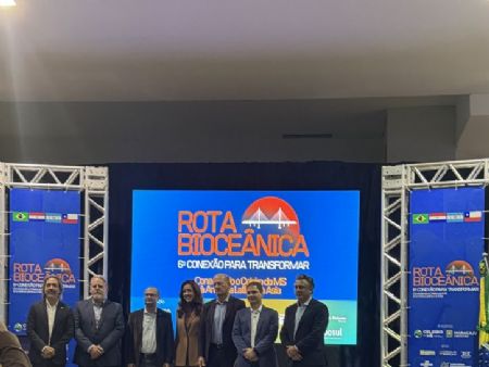 Autoridades na abertura do evento no Tatersal do Sindicato Rural de Maracaju