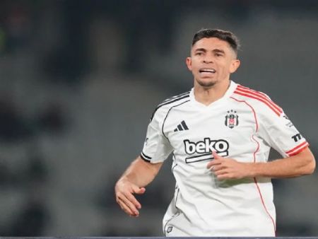 Gabriel Paulista desembarca em São Paulo para assinar com Corinthians