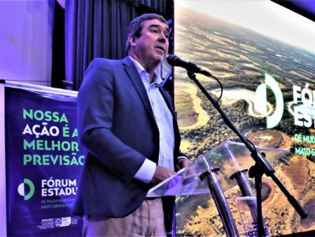 Governador Eduardo Riedel em evento regional para discutir as mudanças climáticas