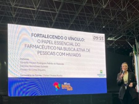 Farmacêutica Mayara Siqueira durante apresentação na manhã deste domingo XXXVIII Congresso do Conasems